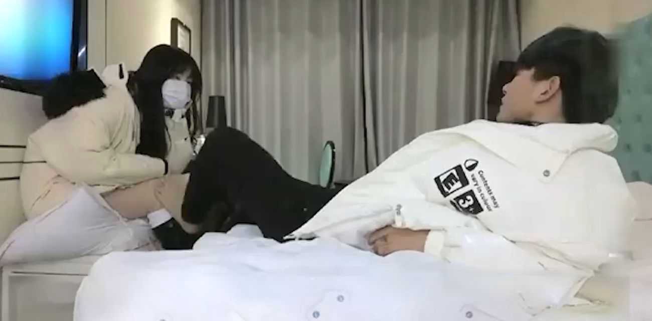 91约妹达人 真实约良家嫩学妹在酒店强推无套后入内射后 哭得梨花带雨的要分手