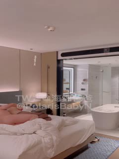 《最新流出极品反差婊》万人追踪推特上流社会白富美S级身材女神【海绵爸爸】淫乱私拍各路金主参加4P群P女女不堪入目(3)