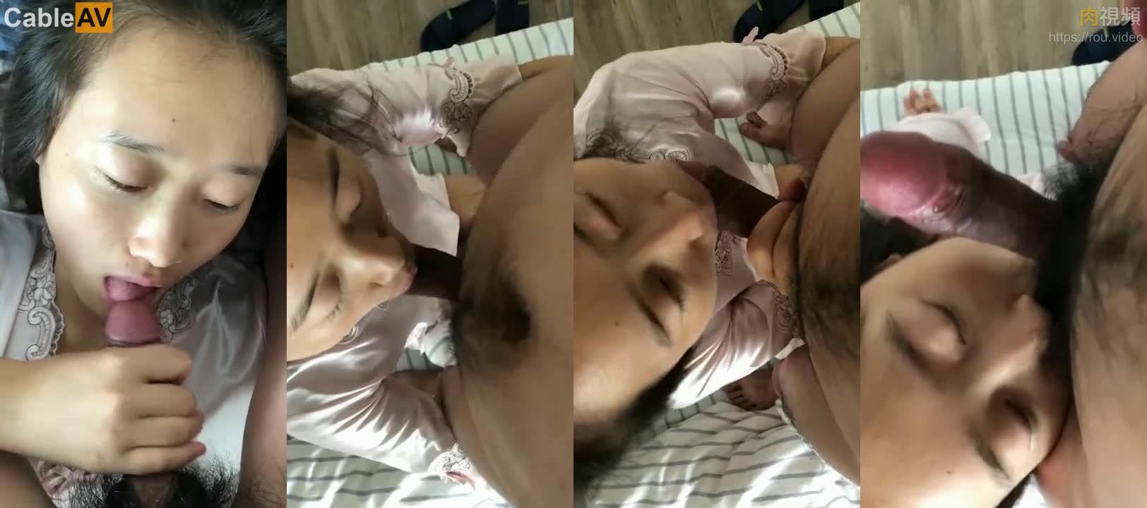 【超强打桩机系列全集】妹子半小时潮喷30次苦苦哀求爸爸别操了… 22 性奴跪地销魂吃鸡巴，被我一顿勐插，深喉