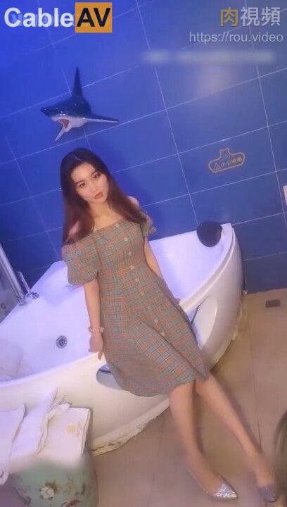 极品国模拍摄现场 妹子清纯甜美 拍完写真就和摄影师在拍摄地啪啪