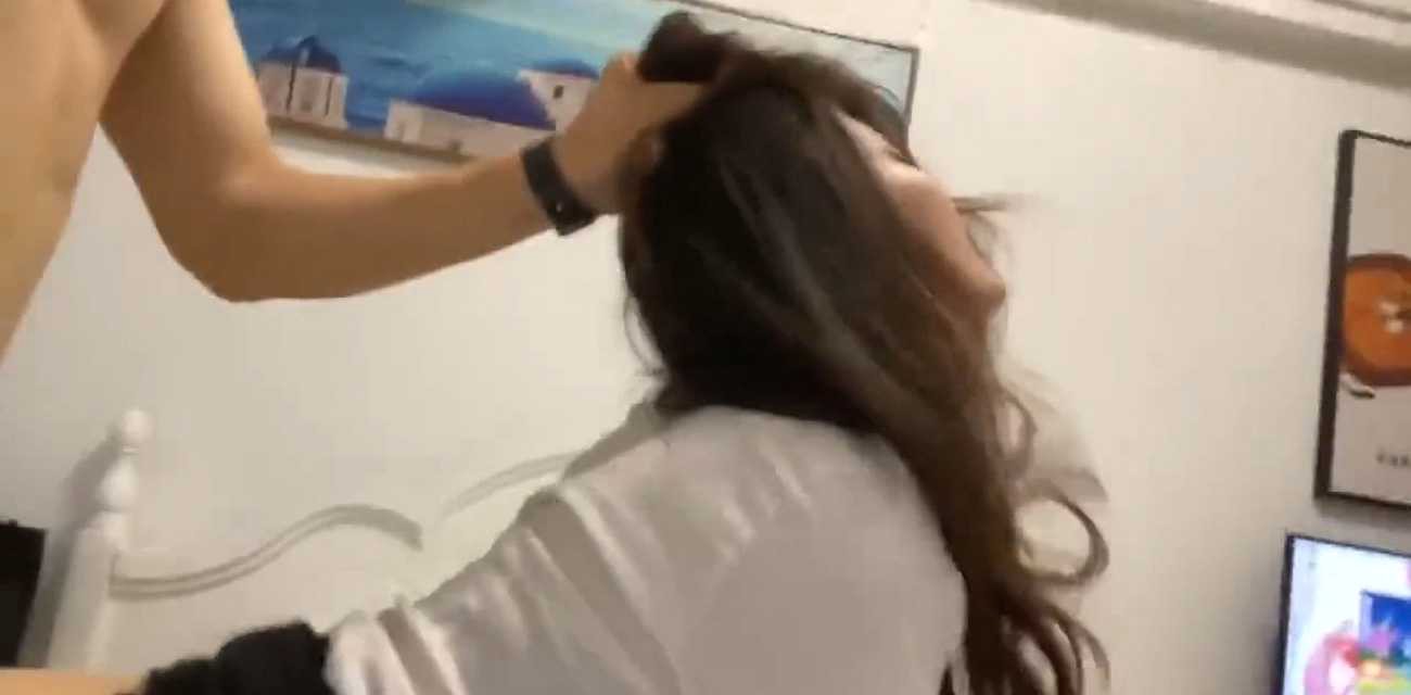 “啊啊 爸爸受不了了 我要尿尿 要高潮啦！”漂亮黑丝小母狗被无套各种勐怼 高潮迭起！