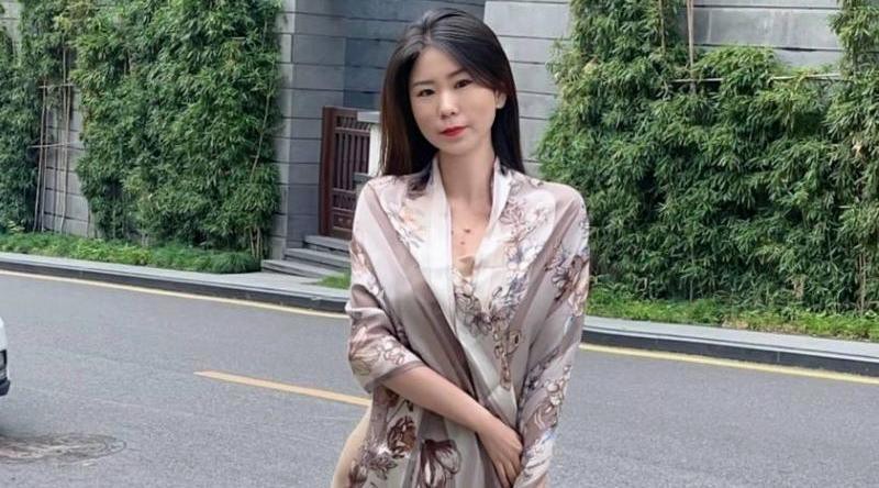 高校女校长勾引学生 私拍小视频被家长群曝光 被学生当母狗狠狠乱操 反差感直接拉满！